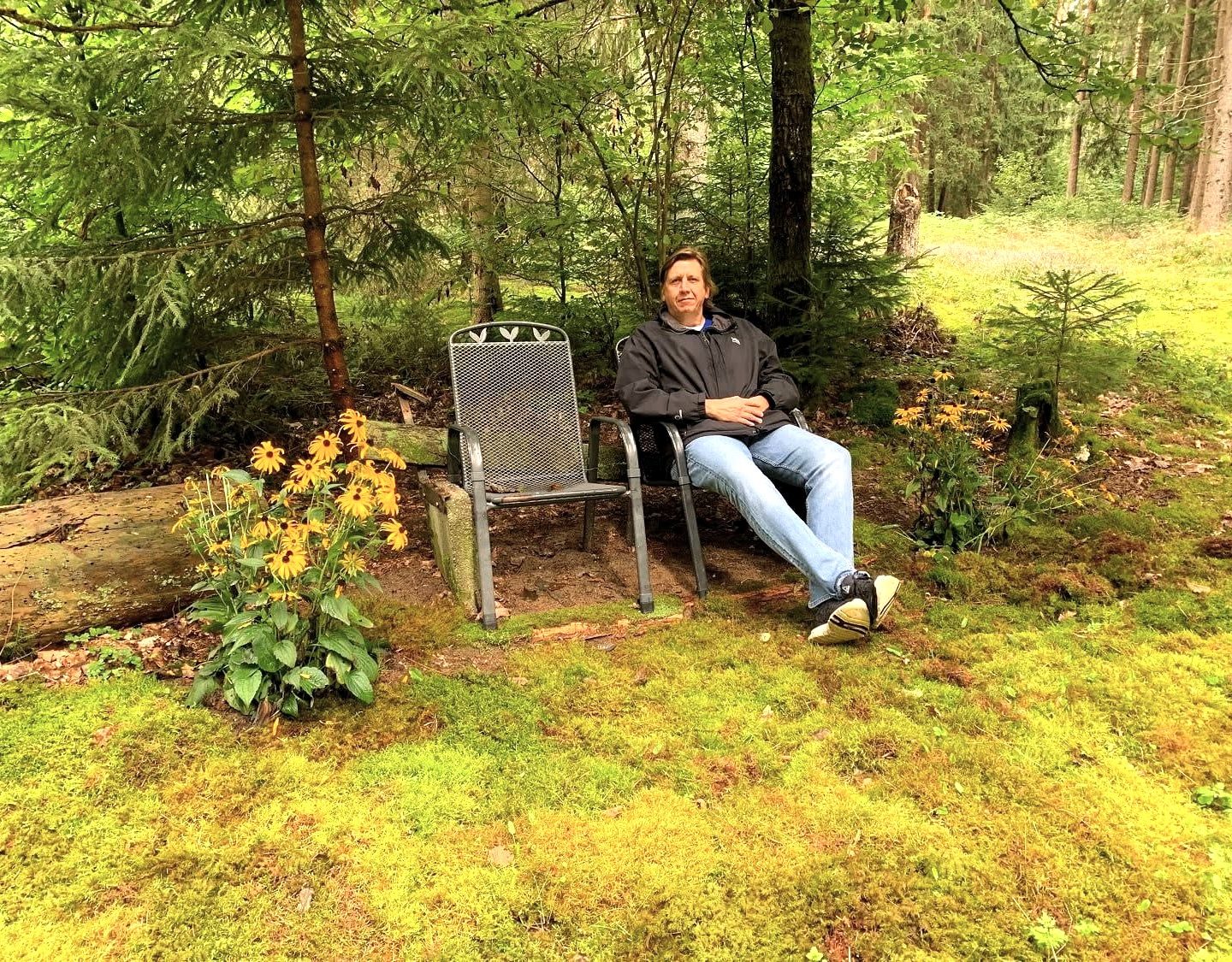Im Wald spazieren, schauen, hören … und sich stechen lassen